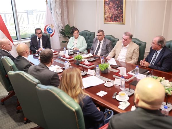  وزير الصحة يبحث مع