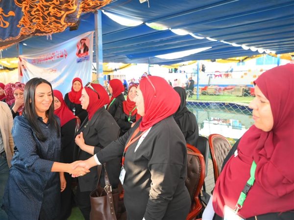 وزيرة التضامن الاجتماعي تلتقي الرائدات الاجتماعيات بمحافظة الوادي الجديد