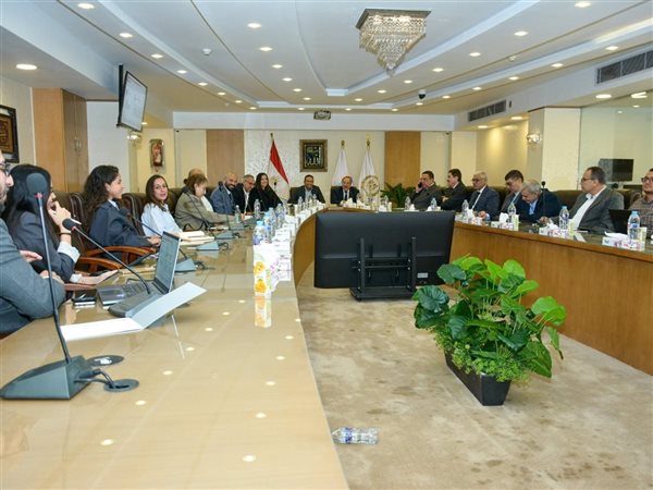 الرئيس التنفيذي للصناعات الغذائية يجتمع مع اتصالات مصر لتطوير مشروع كاري أون