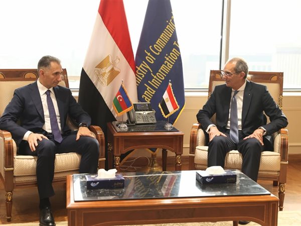 وزير الاتصالات يلتقي نظيره الأذربيجاني لتعزيز التعاون الرقمي والذكاء الاصطناعي