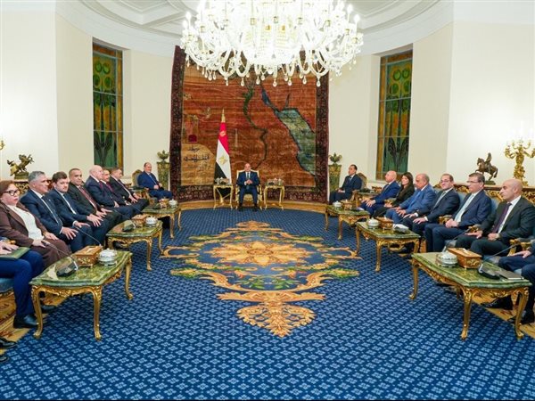 الرئيس السيسي يؤكد تعزيز التعاون الاقتصادي والاستثماري والتنمية والبنية التحتية بين مصروالجزائر