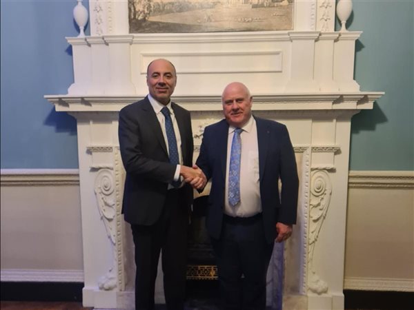 السفير المصري في دبلن يبحث تعزيز التعاون الزراعي مع وزير الدولة الأيرلندي 
