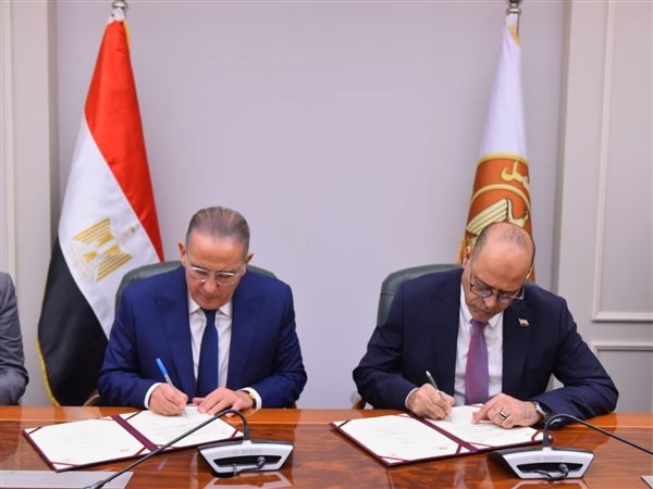  «ينظف سوق العمالة».. بروتوكول حاسم بين وزارة العمل والغرف السياحية لتنظيم تصاريح الأجانب