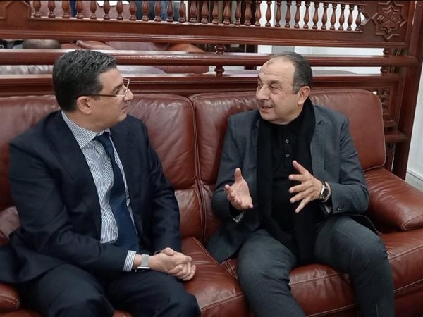 وزير قطاع الأعمال يلتقي وزير الصحة الجزائري لمناقشة التعاون في الصناعات الدوائية