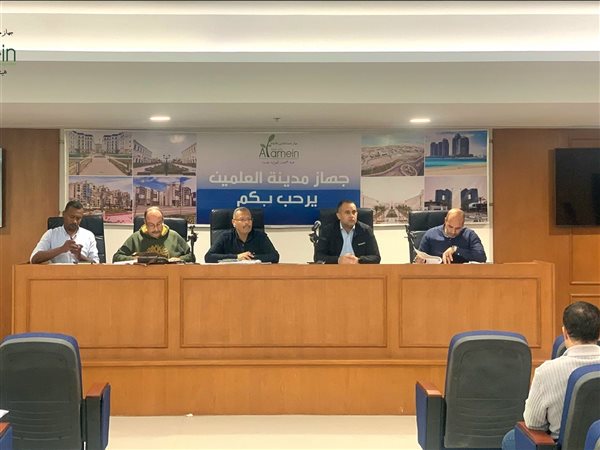 رئيس جهاز مدينة العلمين الجديدة يوجه برفع معدلات التنفيذ لكمبوند مزارين