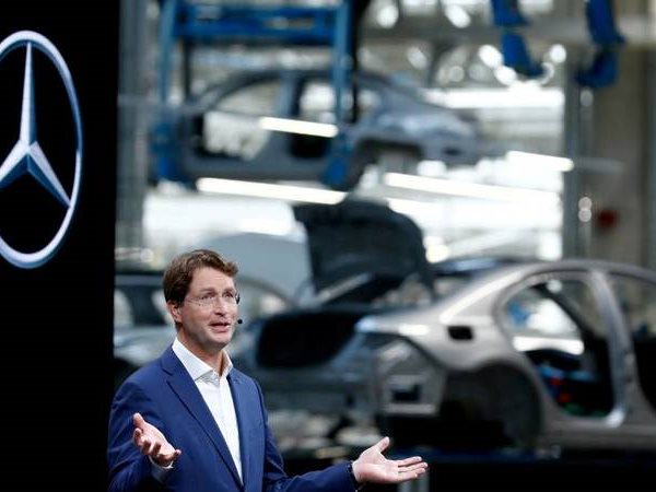 تراجع المبيعات في الصين يدفع مرسيدس لتعزيز استراتيجيتها المحلية