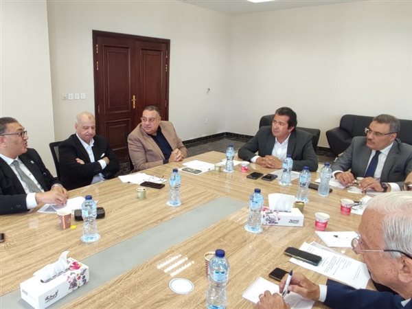 اللجنة العامة للسيارات تطالب وزيرة التنمية المحلية بمراجعة القرار 323 بشأن المعارض