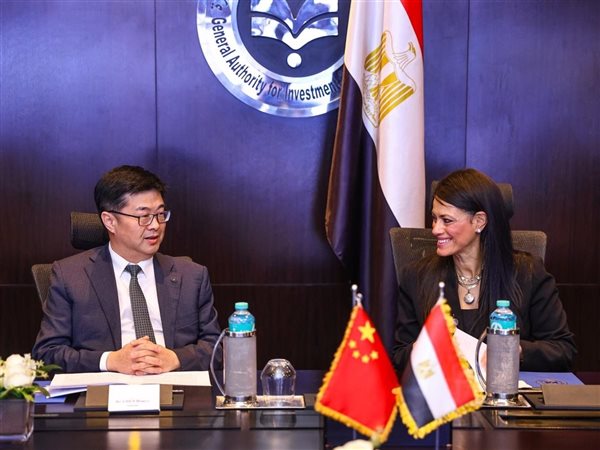 المشاط تبحث مع رئيس «أكسيم بنك» تطور تنفيذ المشروعات الجارية في مجالات البنية التحتية المختلفة