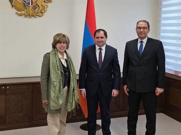 مصر وأرمينيا تبحثان تعزيز العلاقات الاقتصادية والدفاعية