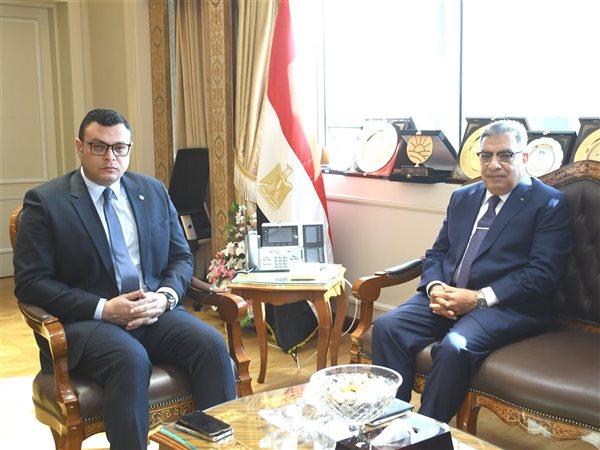 وزير الإسكان ومحافظ الدقهلية يبحثان تسريع تنفيذ مشروعات المياه والصرف الصحي