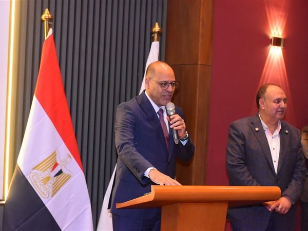 وزير العمل يفتتح محطتين للطاقة الشمسية بالنساجون الشرقيون