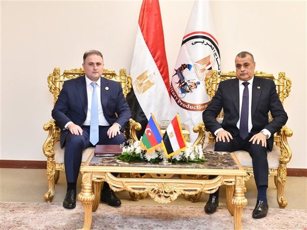 وزير الإنتاج الحربي يلتقي وزير الصناعات الدفاعية لدولة أذربيجان لبحث التعاون المشترك 