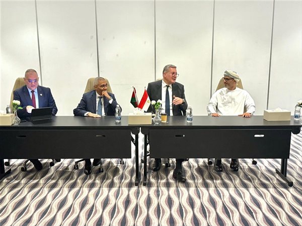 وزير البترول يبحث تعزيز التعاون بين نفط عُمان والشركات المصرية في الطاقة