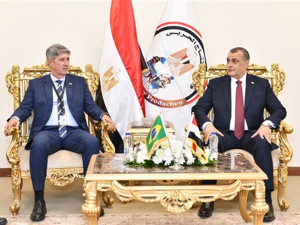 وزير الدولة للإنتاج الحربي يبحث مع وزير الدفاعي البرازيلي تعزيز التعاون المشترك