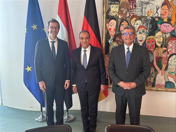 وزير الخارجية يلتقي المسؤول الألماني لمناقشة الاستثمار والبنية التحتية ومشروعات الصناعة