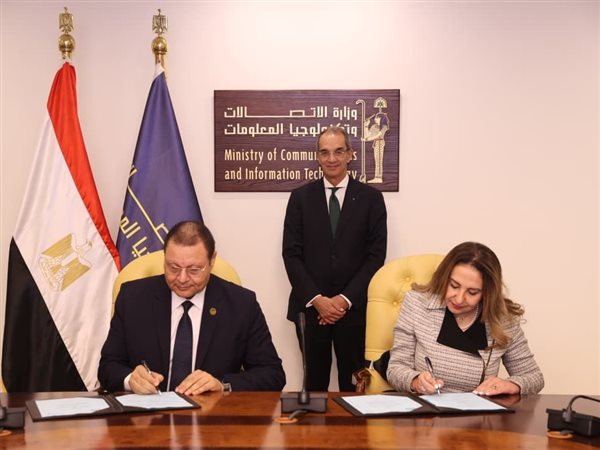 وزير الاتصالات يشهد توقيع مذكرة تعاون لدعم التطوير الرقمي والمهارات بالاعتماد الصحي