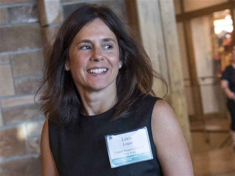 لوري لوجان رئيسة