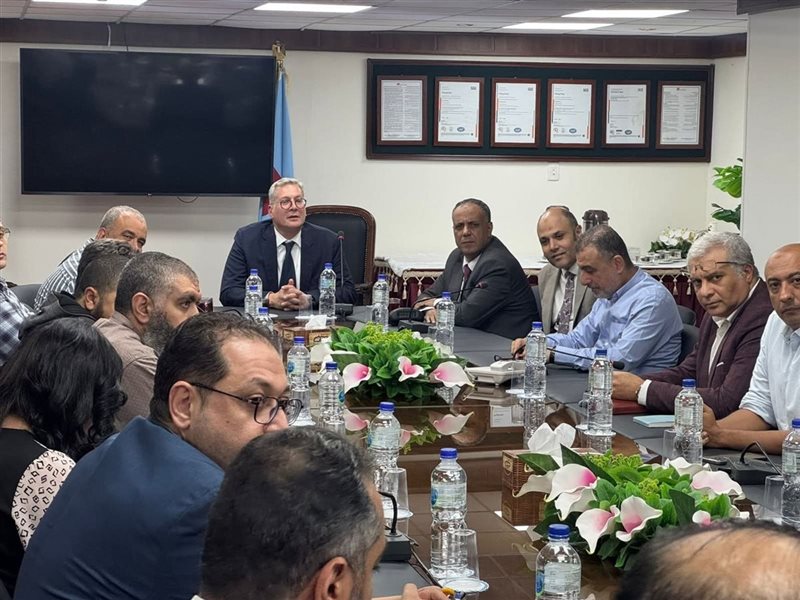 وزير البترول يقوم