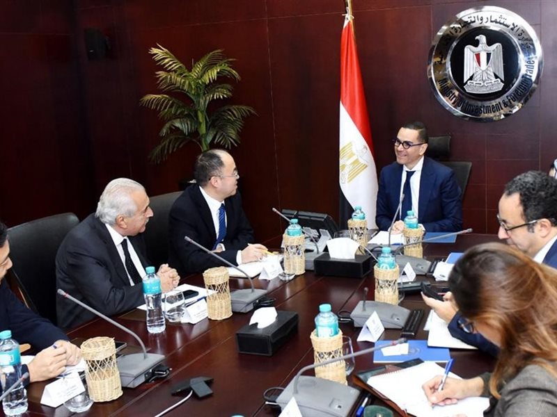مباحثات وزير الاستثمار