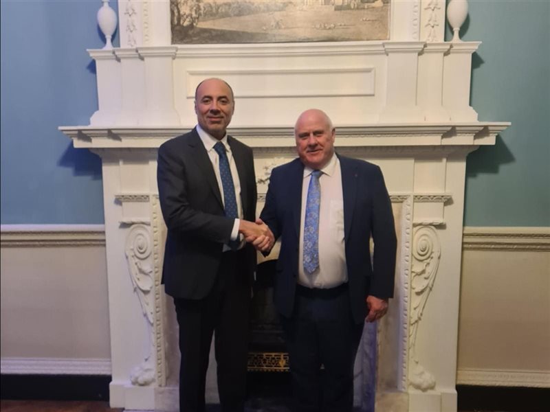 السفير المصري  مع