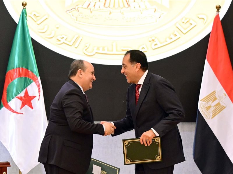 جانب من فعاليات توقيع