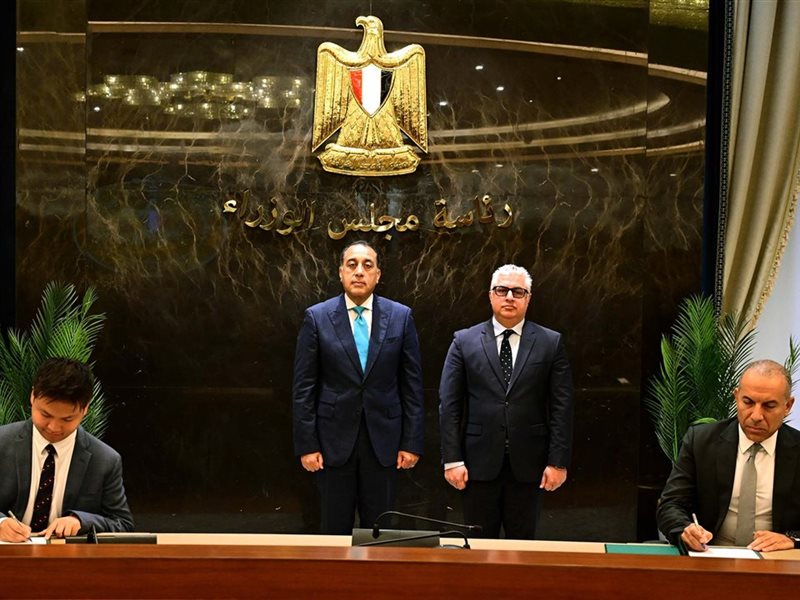 توقيع عقد إنشاء واحد