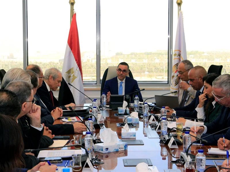 الخطيب يجتمع بالمجالس