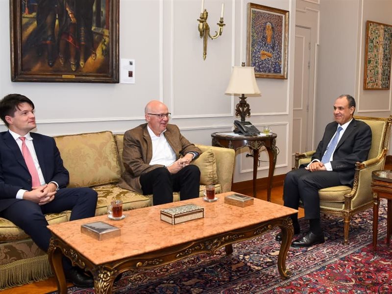 وزير الخارجية يبحث