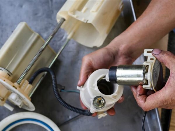 10 علامات تدل على تلف طرمبة البنزين في السيارة .. احذرها