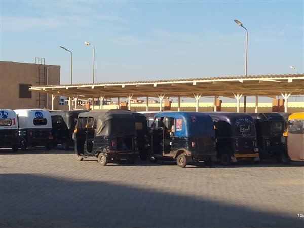 حملة لضبط مركبات التوكتوك المخالفة داخل المحاور بمدينة بدر