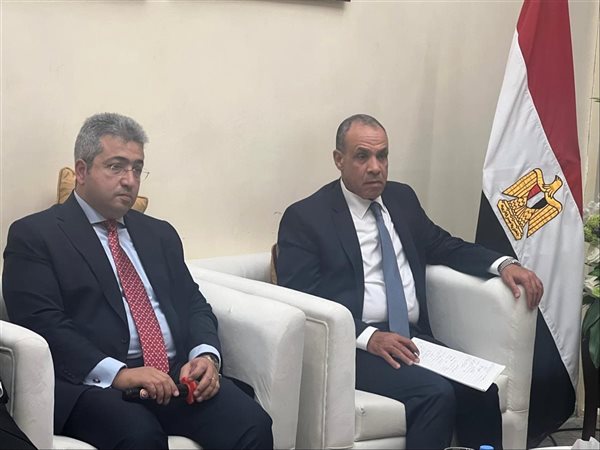 وزير الخارجية يلتقي الجالية المصرية في قطر ويستمع لمقترحاتهم