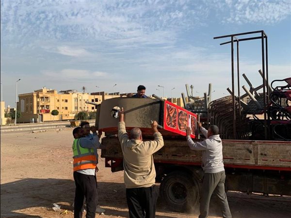 حملات مكثفة لرفع الإشغالات والباعة الجائلين بحدائق أكتوبر