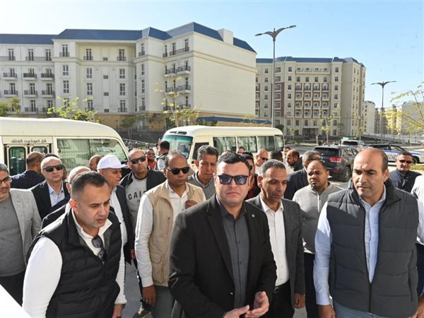 وزير الإسكان يتفقد الأبراج  الشاطئية وكومبوند