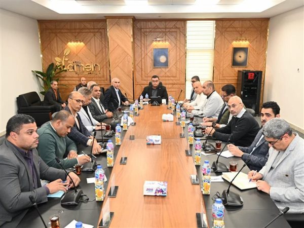 وزير الإسكان يتابع موقف الأعمال وتسليم الأراضي بمنطقة رأس الحكمة الجديدة