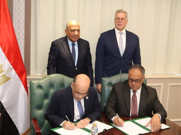 وزيرا البترول والكهرباء يشهدان توقيع بروتوكول تعاون لمعالجة المخلفات البترولية