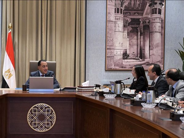 رئيس الوزراء مع محافظة البحيرة يتابع أهم المشروعات التنموية والخدمية 