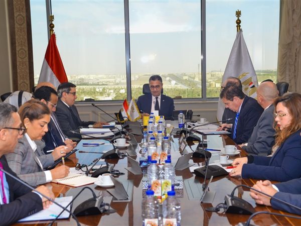 وزير التموين يبحث مع بلومبرج جرين العالمية تطوير بنية تخزين الحبوب في مصر