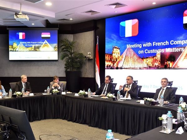 لقاء مصري– فرنسي موسّع لتعزيز الاستثمارات وتطوير الإجراءات الجمركية