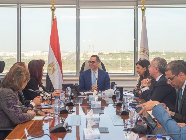 وزير الاستثمار يبحث مع اتحاد المستثمرات العرب تعزيز التعاون المشترك 