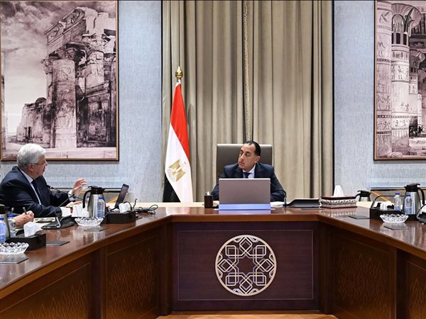 رئيس الوزراء يناقش نتائج المبادرة الرئاسية 