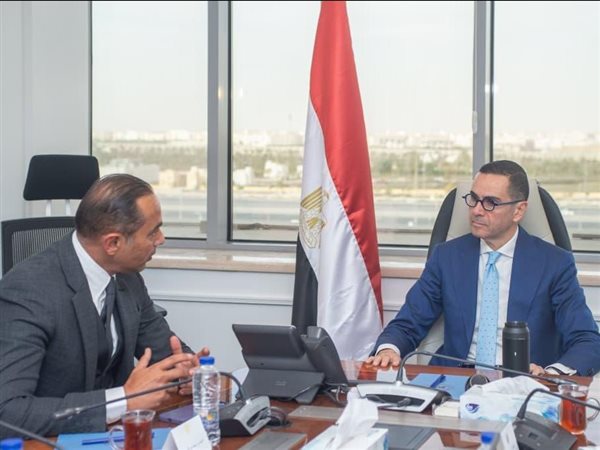 وزير الاستثمار يبحث مع