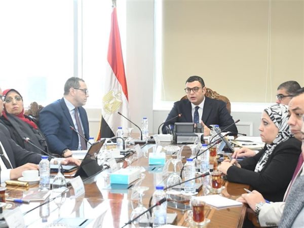 وزير الإسكان يتابع مستجدات طرح الأراضي على بوابة الاستثمار الأجنبي بالدولار