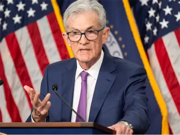 باول: هناك مخاطر تؤدي لارتفاع البطالة والتضخم