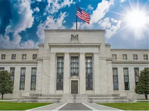  تعرّف على أسباب خفض الاحتياطي الفيدرالي للفائدة في آخر اجتماعات 2025