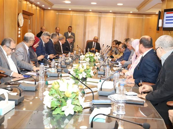 نائب وزير الاسكان يتابع تطوير أداء الهيئة القومية لمياه الشرب والصرف الصحي