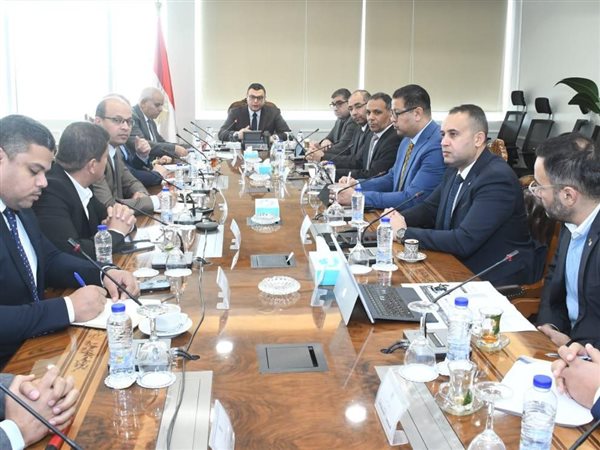 وزير الإسكان يوجه بتسليم الوحدات الجاهزة للحاجزين بالمشروعات المختلفة بالعلمين الجديدة