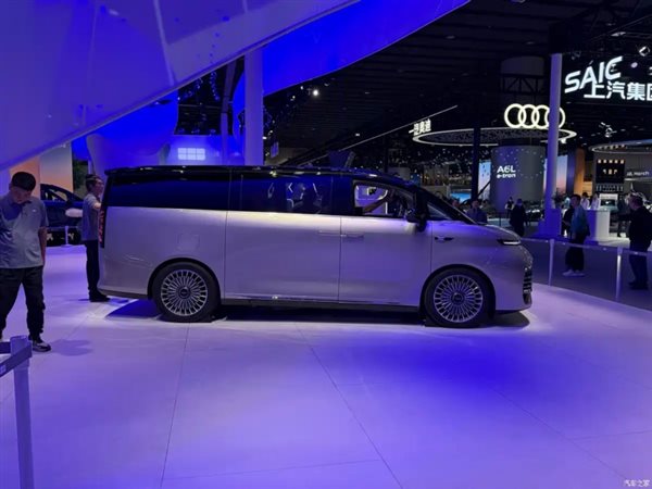 جيلي تكشف عن جالاكسي V900 الهجينة بتصميم يناسب العائلات.. اعرف مواصفاتها