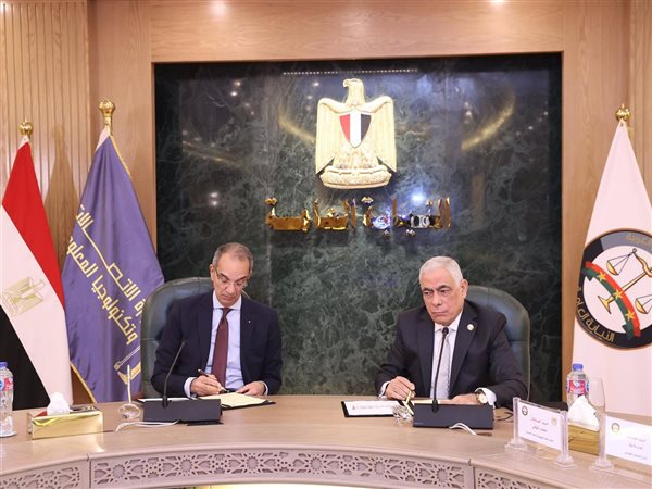 وزير الاتصالات والنائب العام يوقعان بروتوكول لتطوير 10 مشروعات في التحول الرقمي