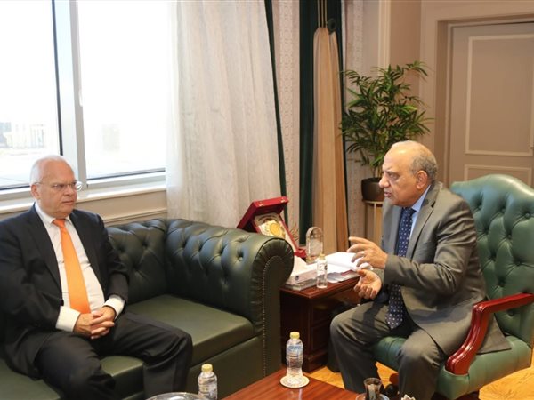 وزير الكهرباء يستقبل سفير السويد ووفد 