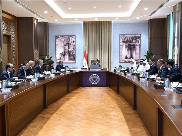 تفاصيل اجتماع رئيس الوزراء مع «المانع» القطرية حول مشروع وقود الطائرات المستدام